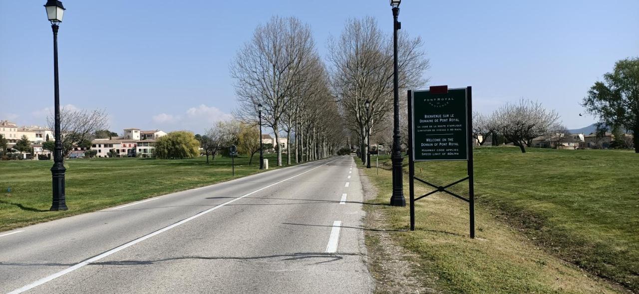 Charmant T2 Climatise Avec Belle Vue , Golf De Pont-Royal Mallemort Exteriör bild