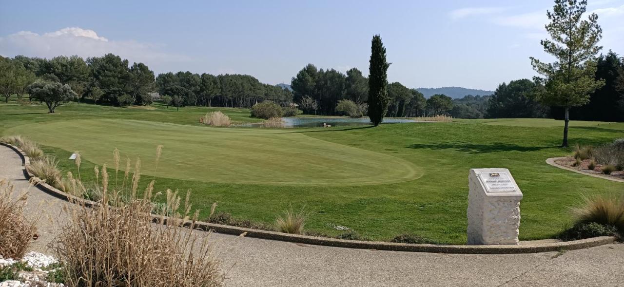 Charmant T2 Climatise Avec Belle Vue , Golf De Pont-Royal Mallemort Exteriör bild