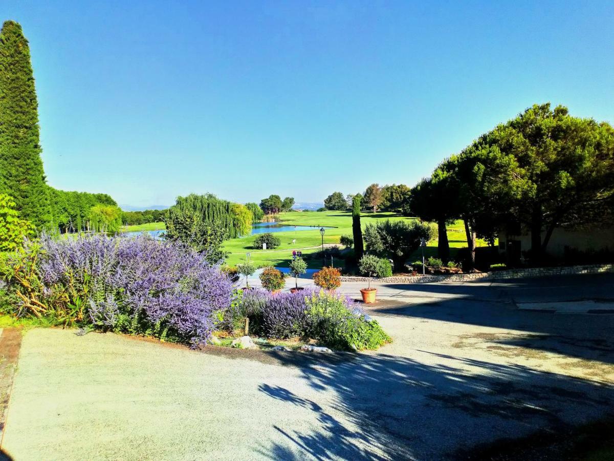 Charmant T2 Climatise Avec Belle Vue , Golf De Pont-Royal Mallemort Exteriör bild